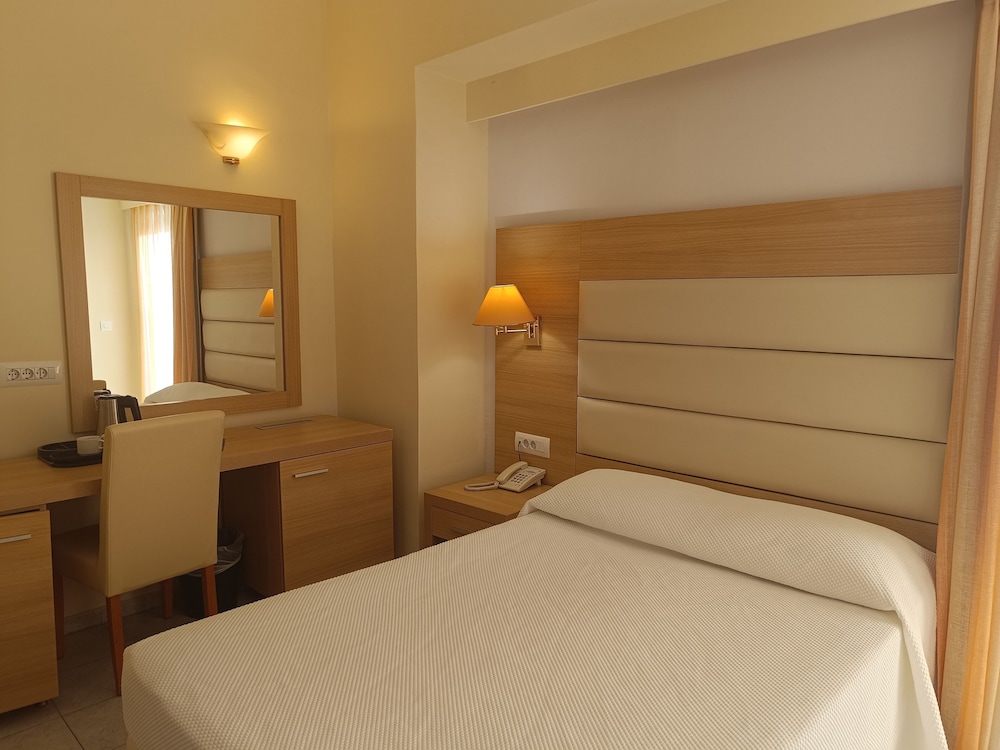 Standard, Single, Double Bed, Inland View، Belair Beach Hotel 4/6