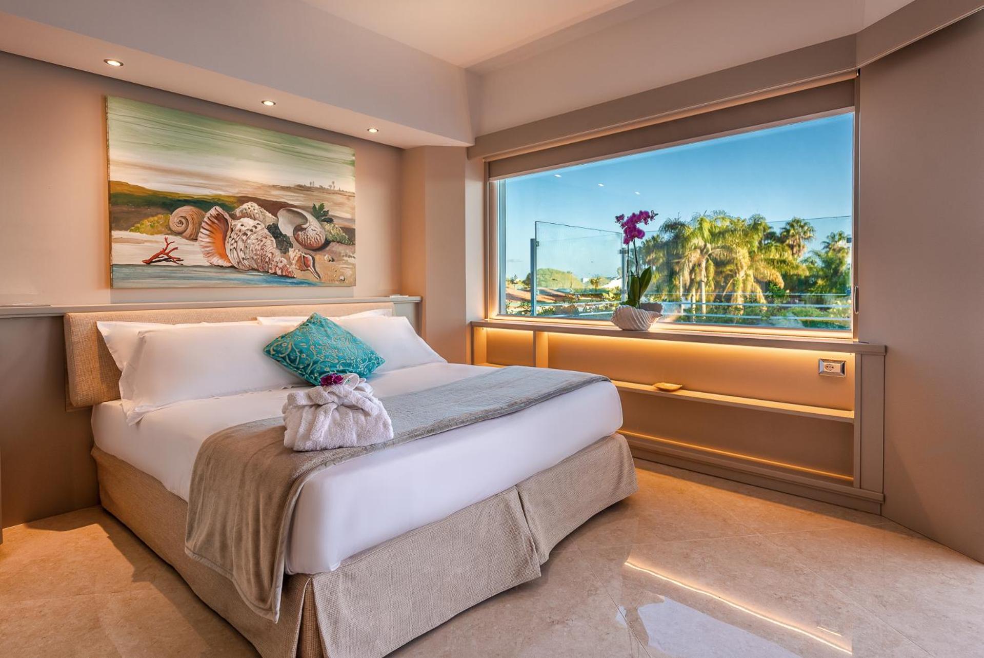 Deluxe, Double or Twin Bed, Hot Tub