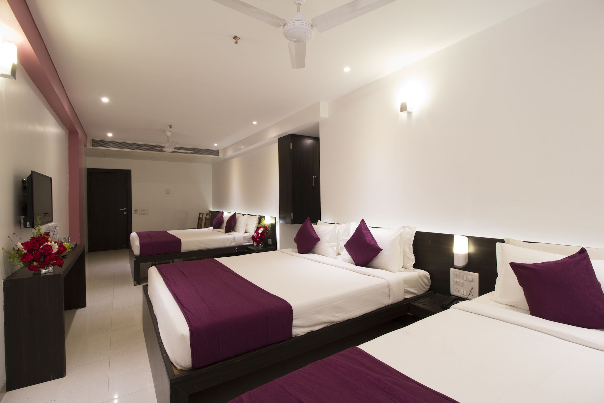 1 BEDROOM, FAMILY, CITY VIEW, EXECUTIVE LEVEL