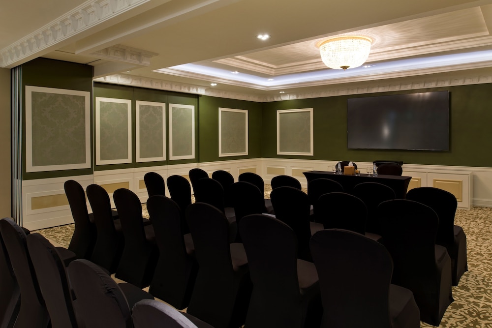 Warwick Doha Hotel 53/59