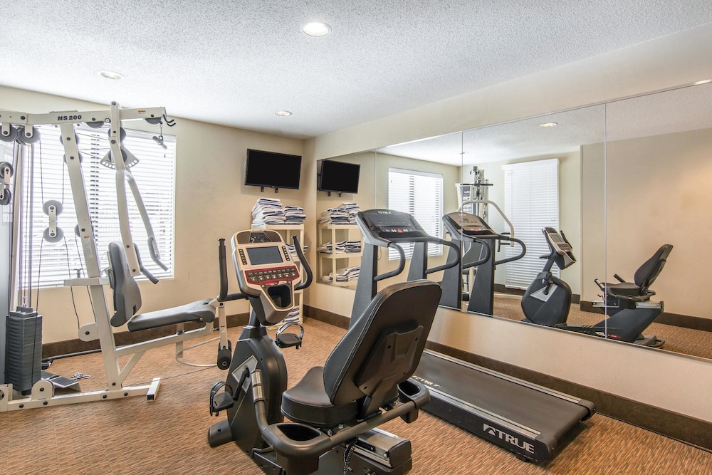 Spark by Hilton Fredericksburg Southpoint 20/38