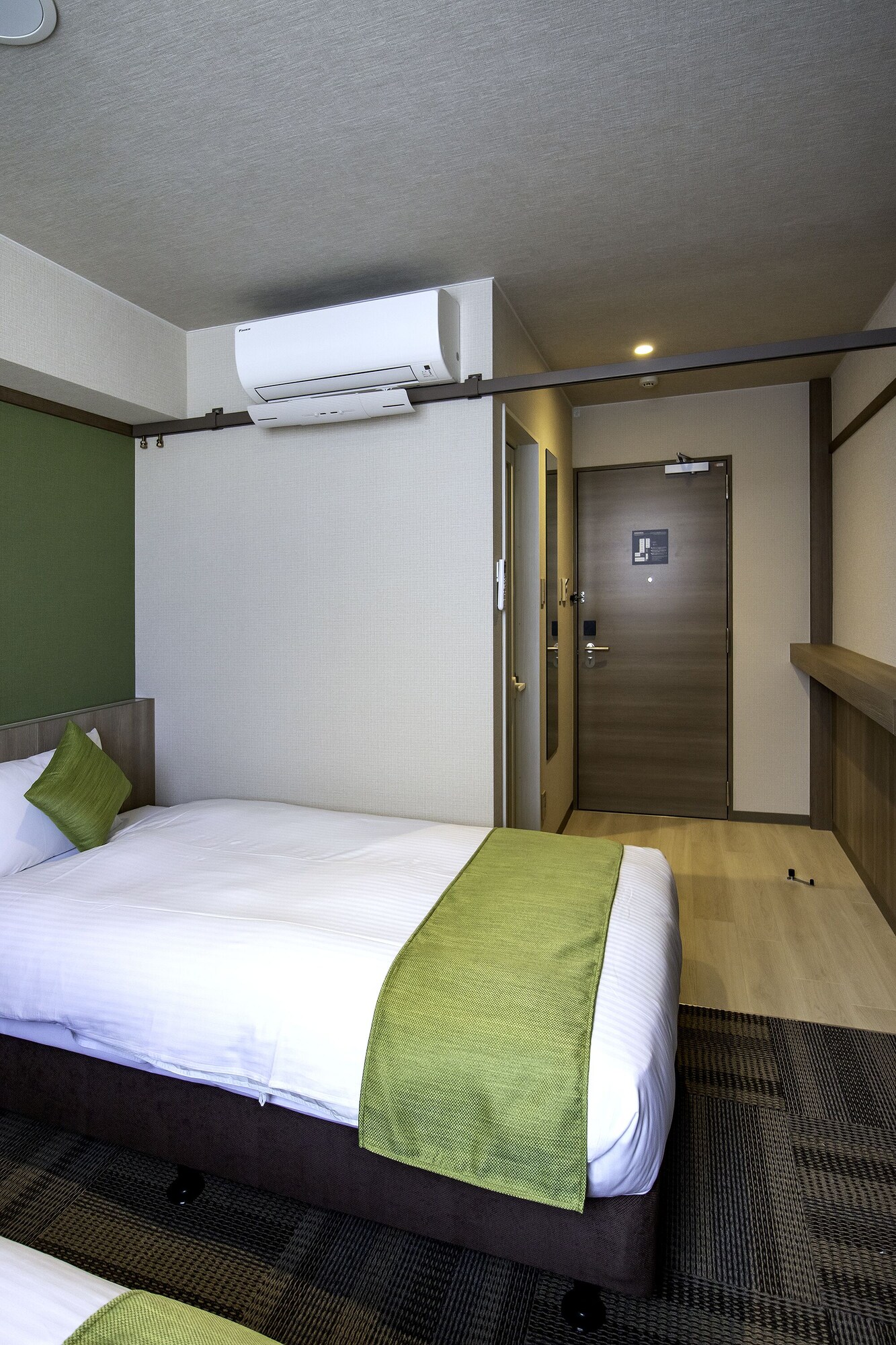 ROOM, TWIN BEDS