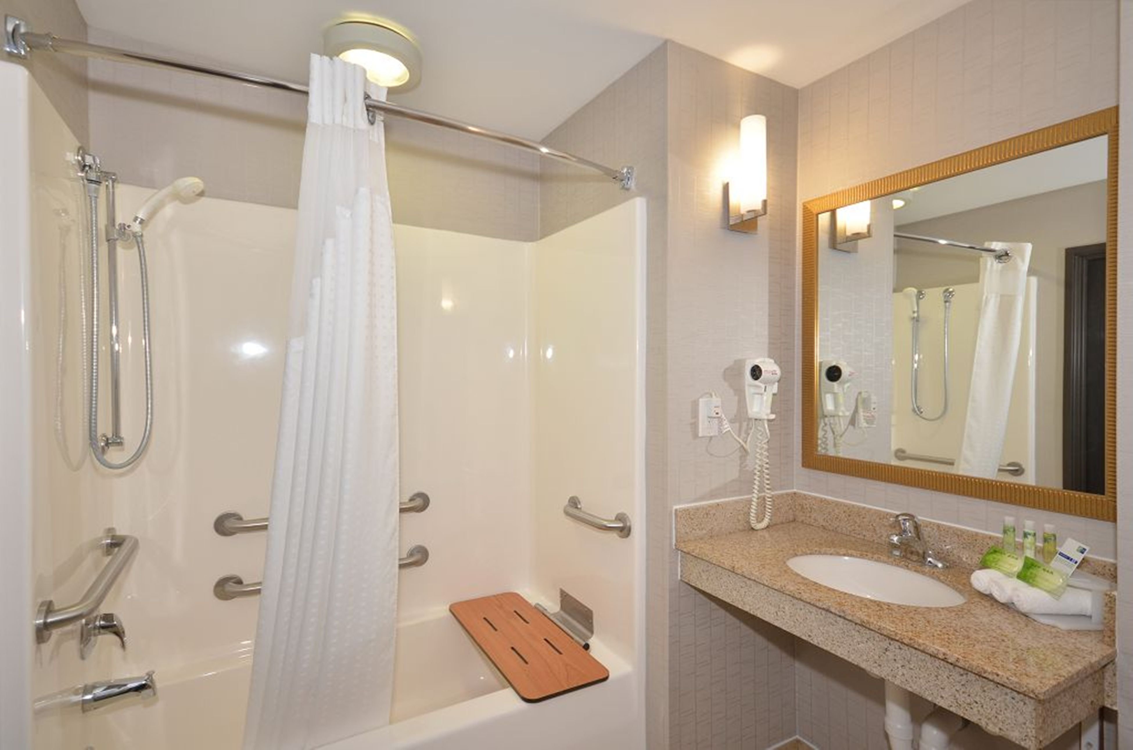 Holiday Inn Express Hotel And Suites Farmington 62/63