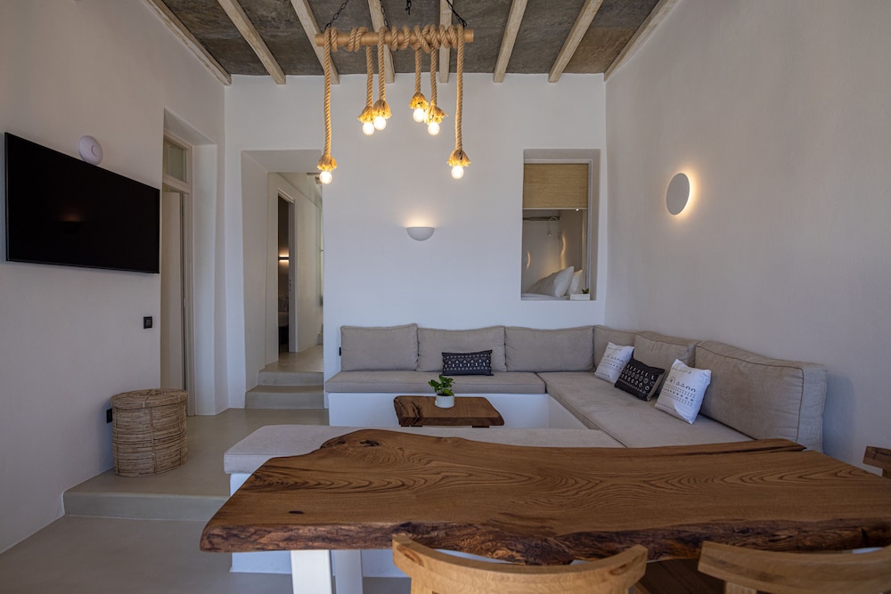Living Theros Luxury Suites 29/50