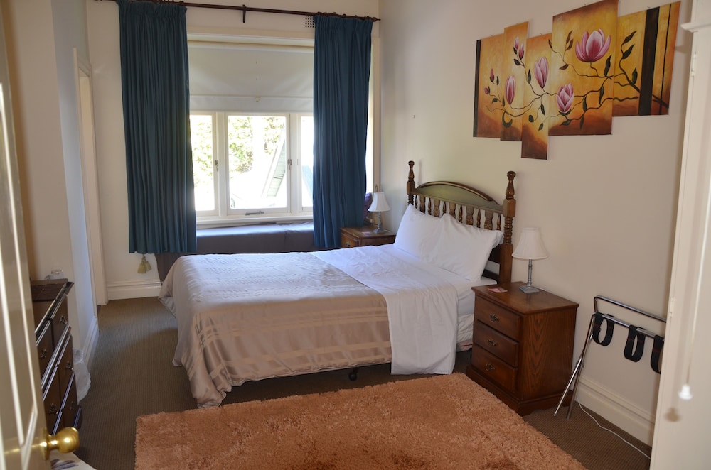 LEURA HOUSE 15/65