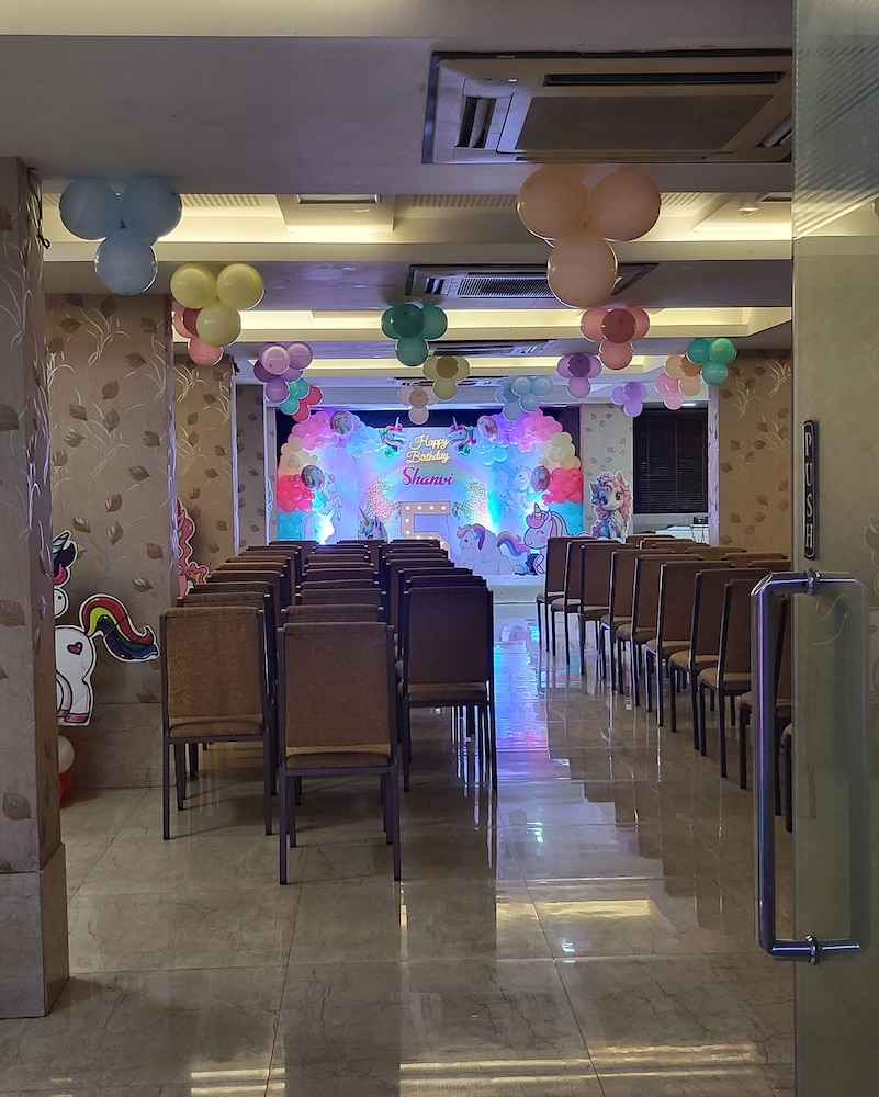 HOTEL MAHARANA INN 39/50