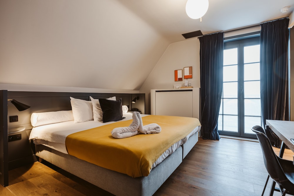 COMFORT, DOUBLE OR TWIN BED
