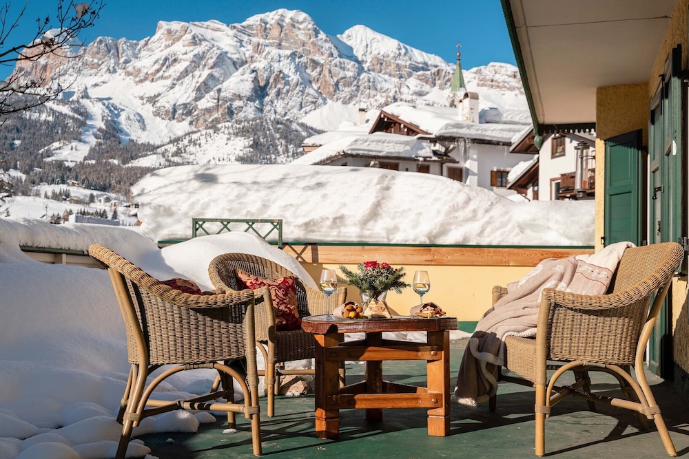 PARC HOTEL VICTORIA CORTINA 56/58