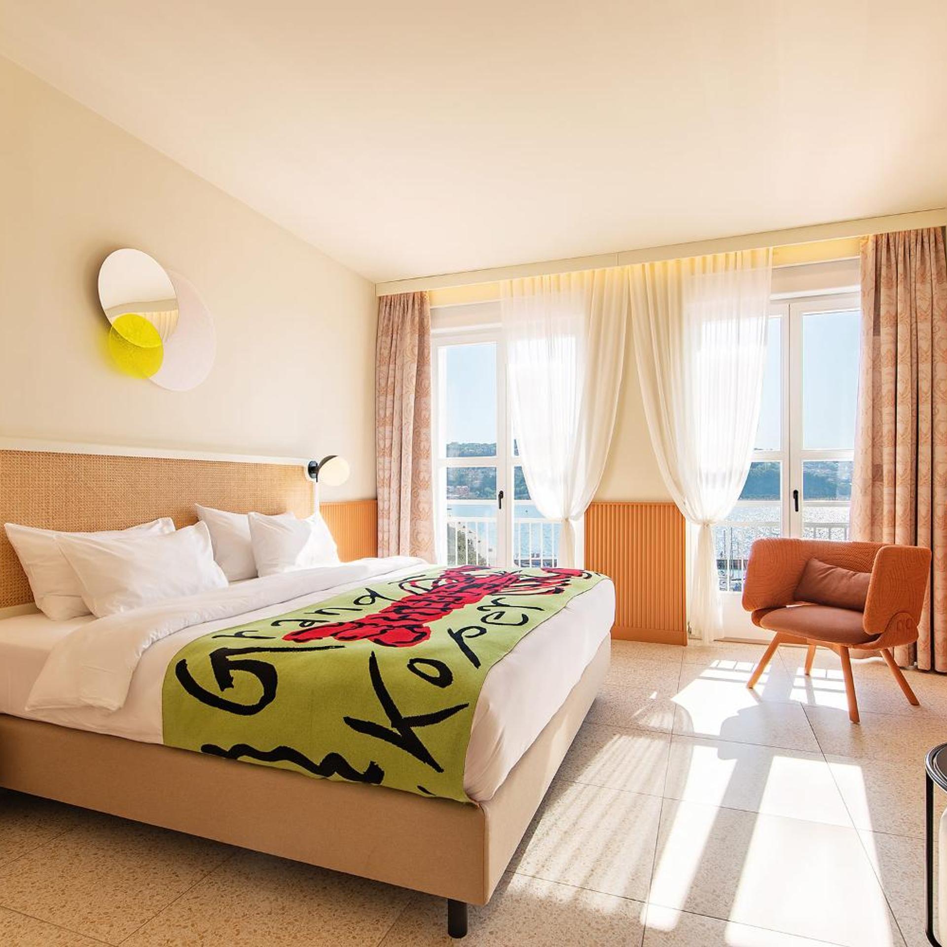 Superior, Double Bed, Sea View, Corner