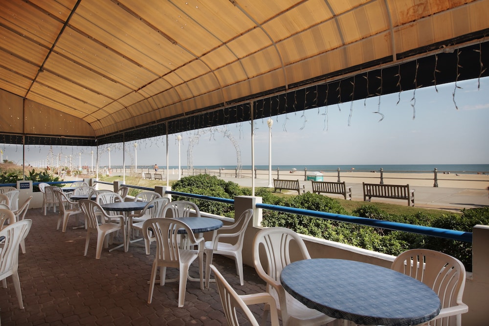 The Barclay Towers Resort Hotel 37/49