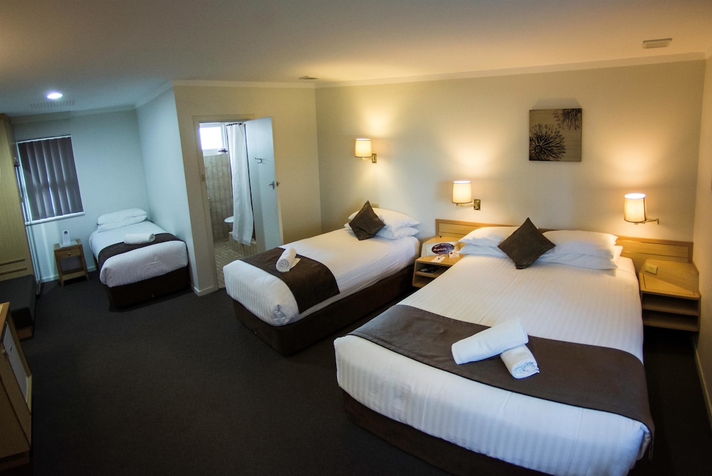 Hospitality Esperance, SureStay Collection by Best Western 30/74