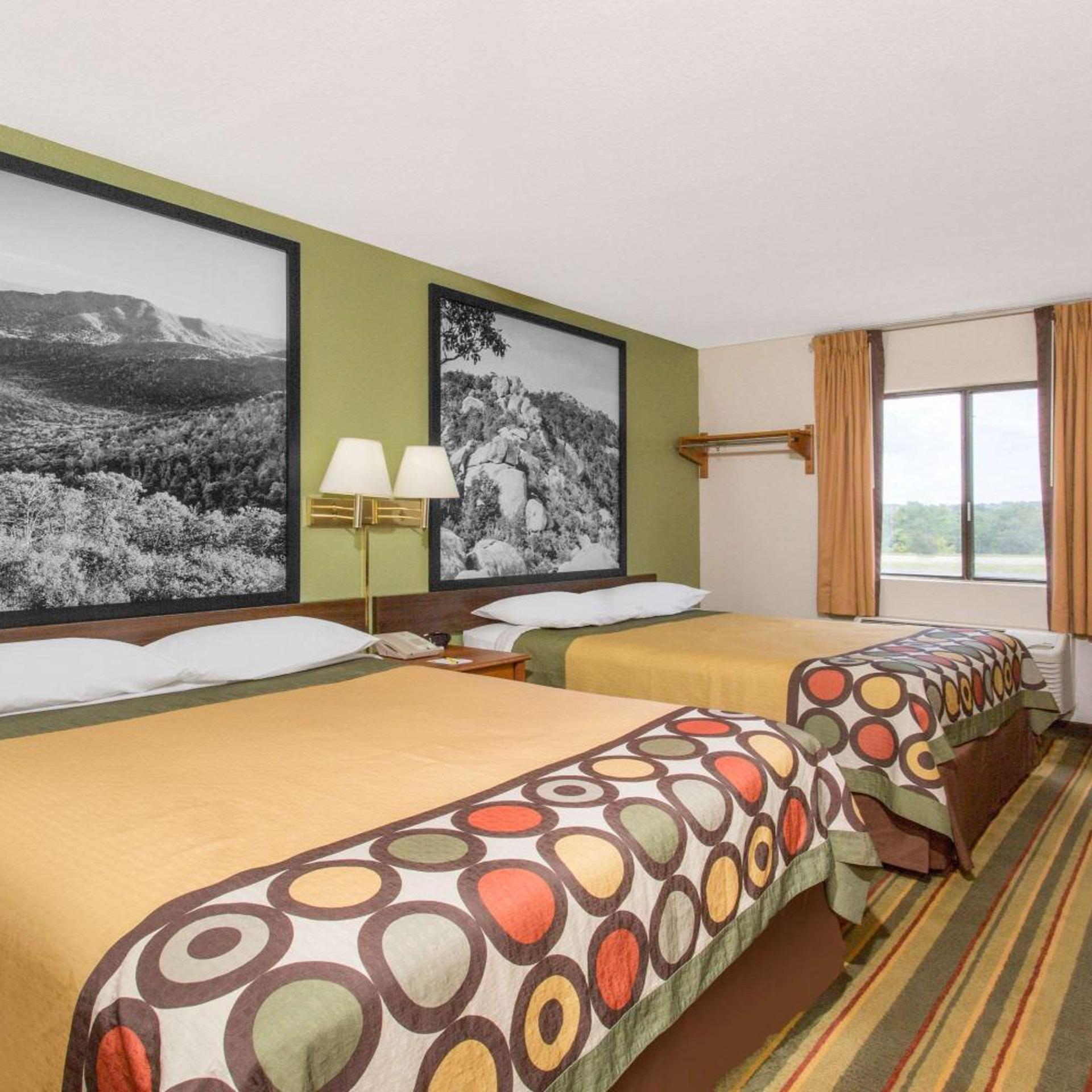 Deluxe, 2 Queen Beds