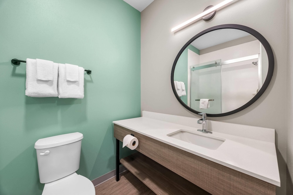 ECHO Suites Extended Stay by Wyndham Colorado Springs Airpt 52/55