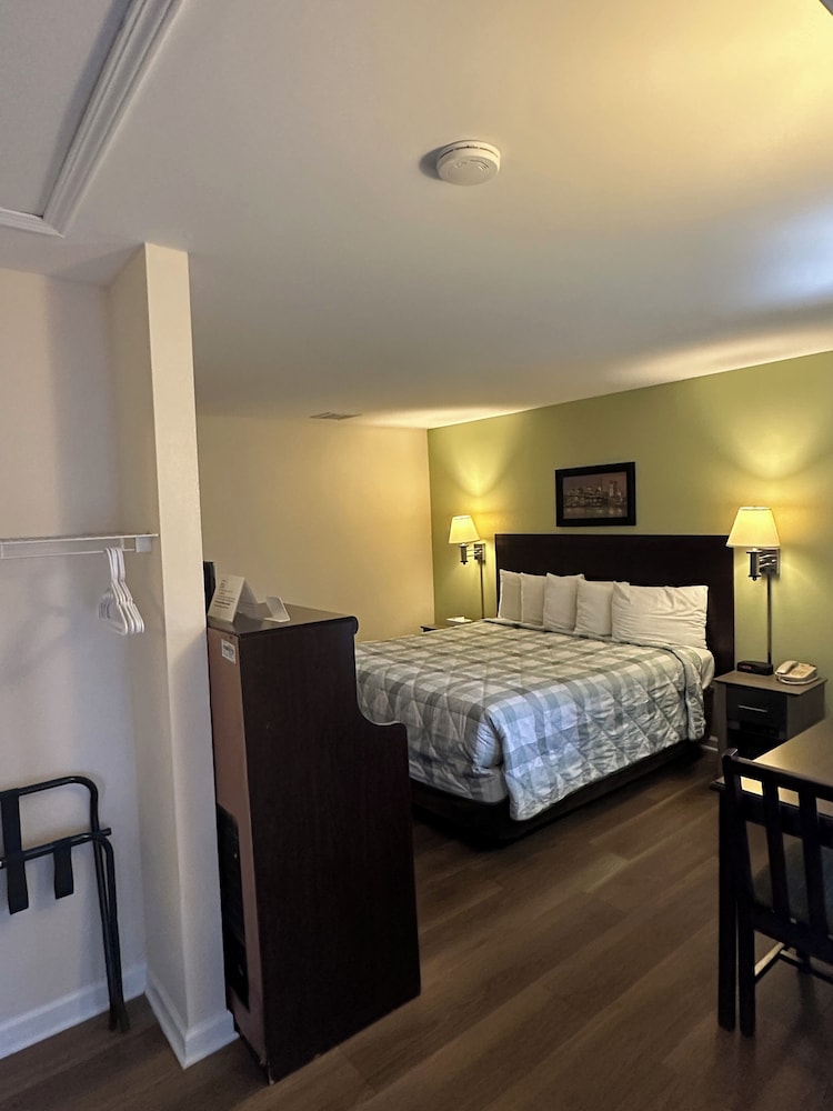 Sea Girt Lodge 13/72