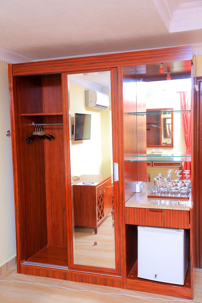 Tiffany Diamond Hotel Indira Gandhi Street 57/71