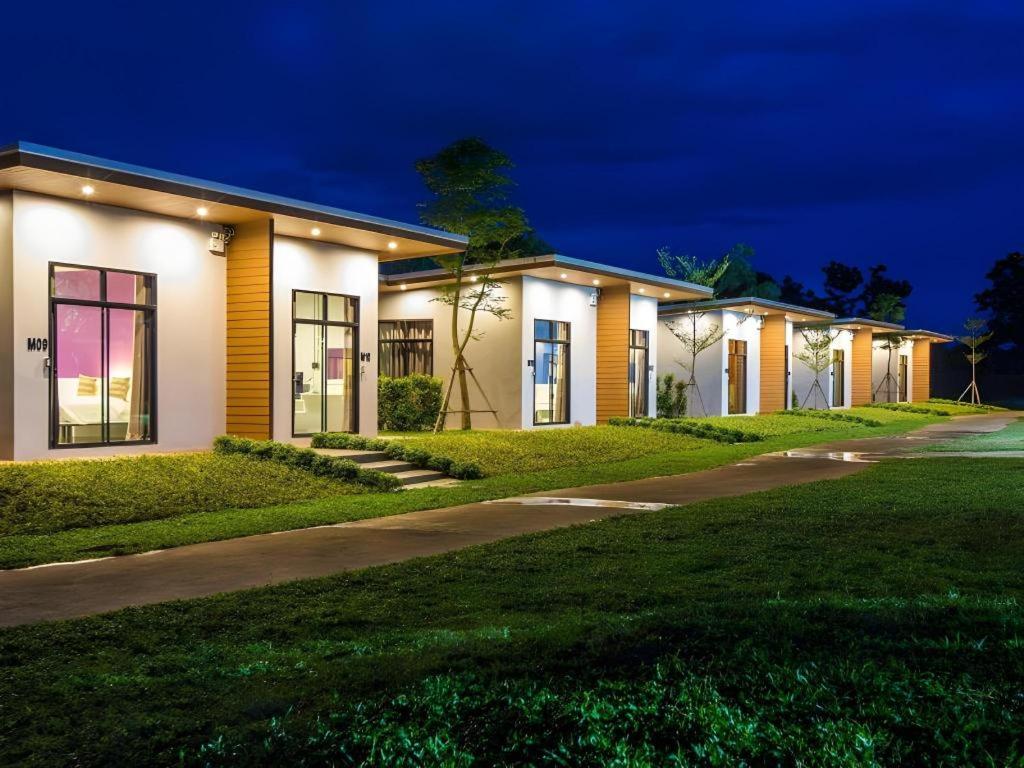 M Boutique Resort 49/52
