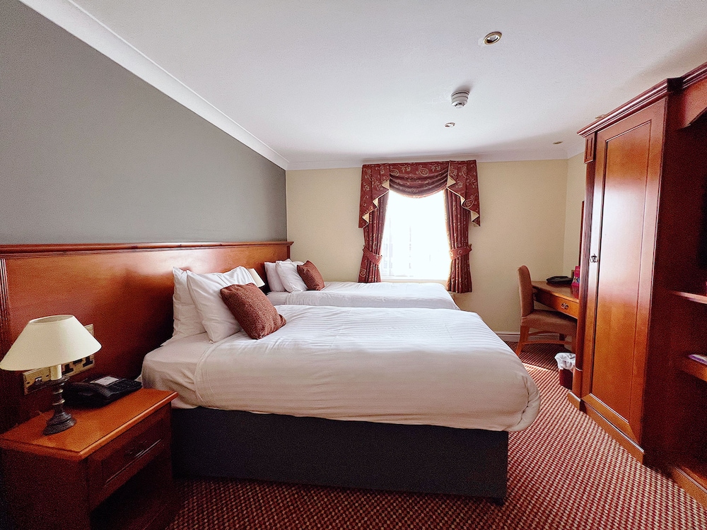 Yew Lodge Hotel East Midlands Airport 25/79