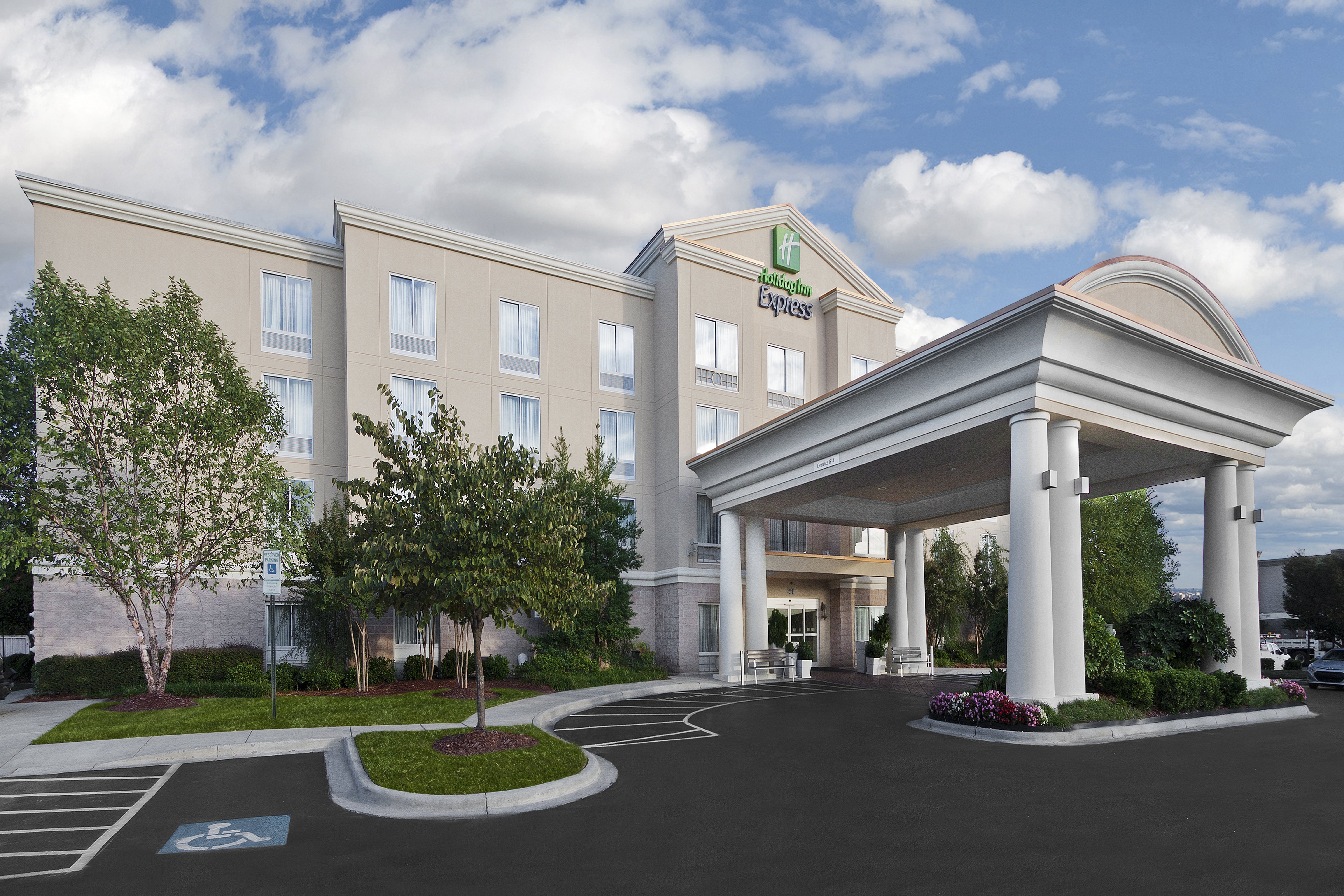 Holiday Inn Express Hotel Suites Concord 57/57