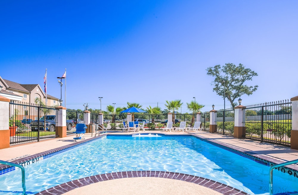Candlewood Suites Lake Jackson Clute 1/60