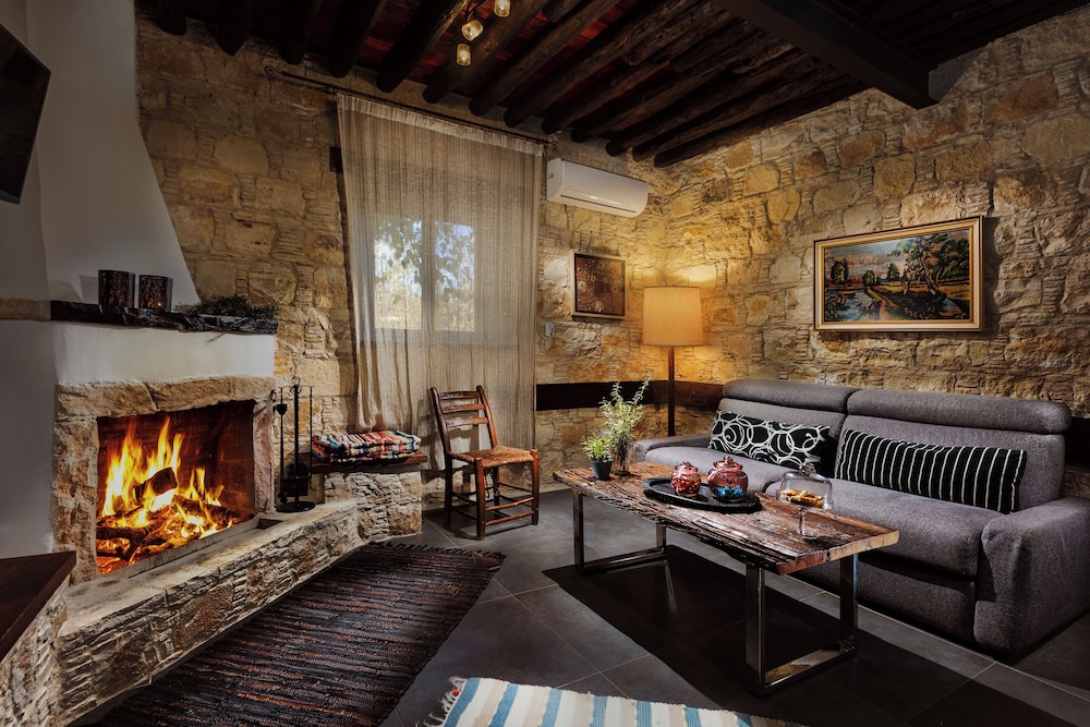 OINOESSA TRADITIONAL BOUTIQUE HOUSES 33/50