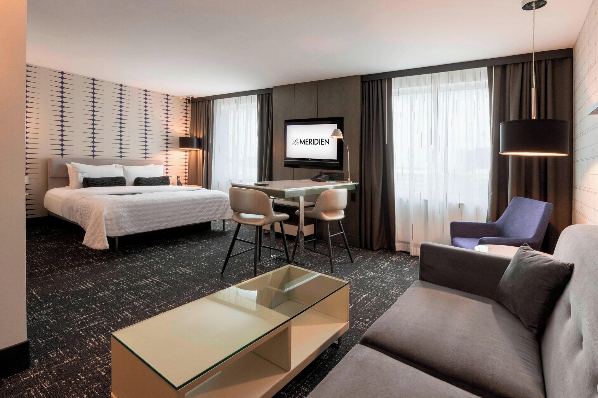 EXECUTIVE, SUITE, KING BED