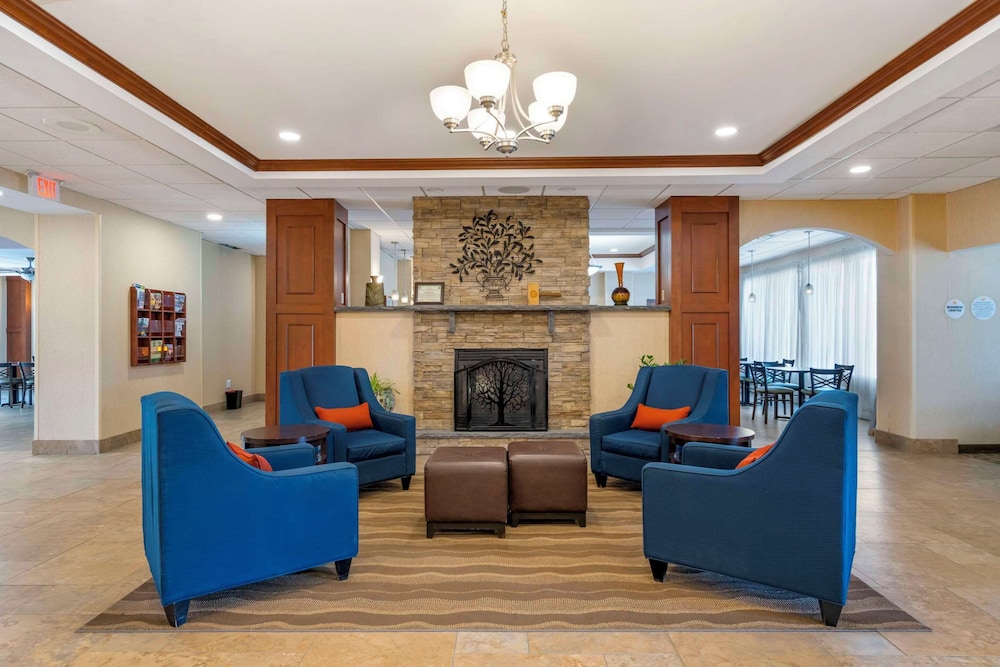Comfort Inn & Suites Watertown - 1000 Islands 39/54