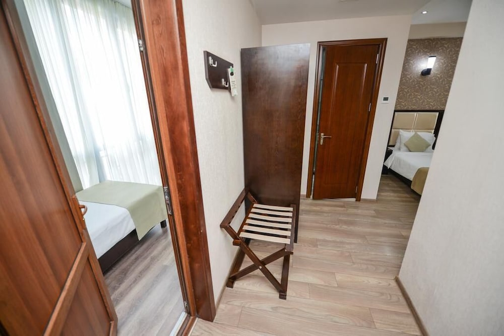 Tbilisi Inn 29/70