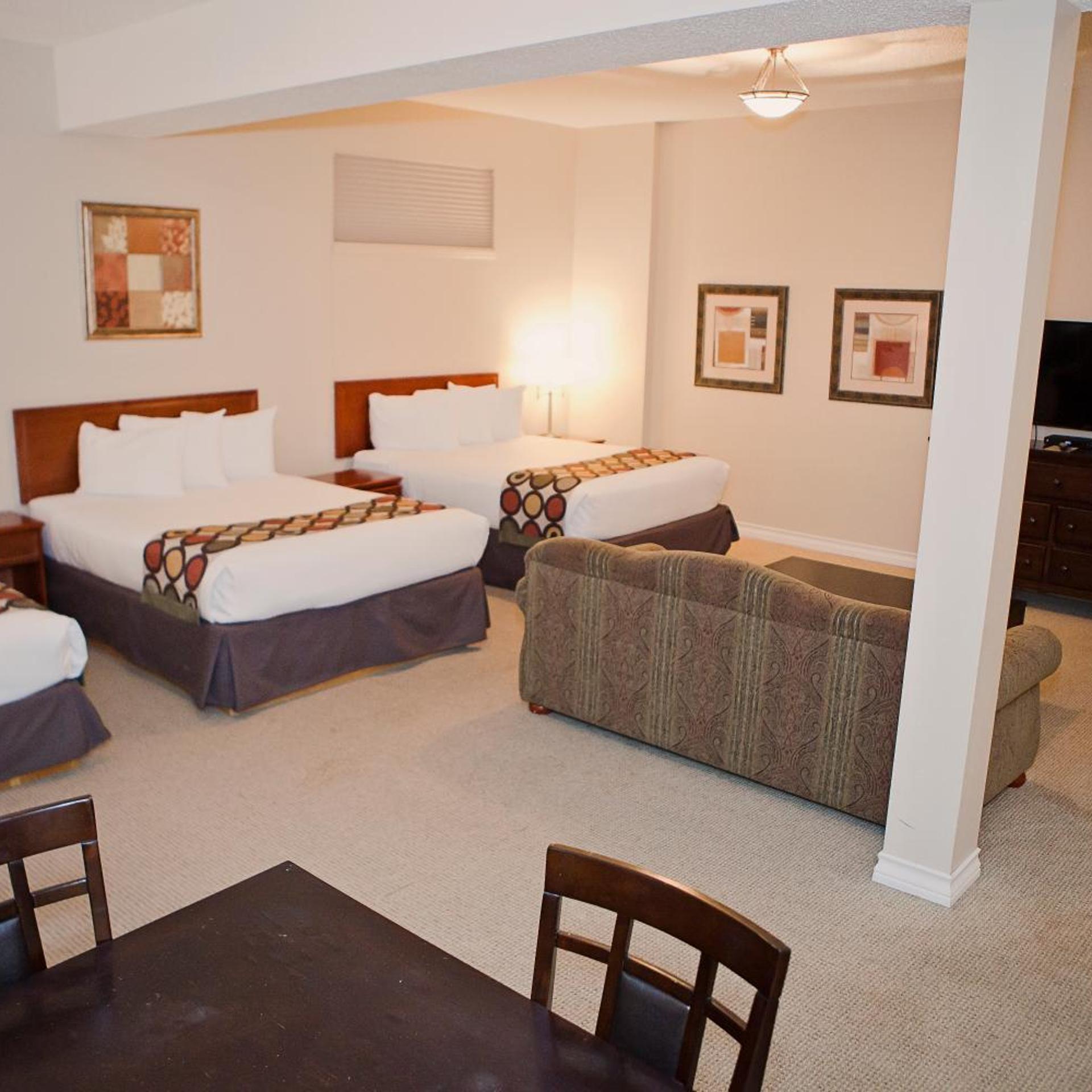 Basement, 3 Queen Beds, Queen Bed