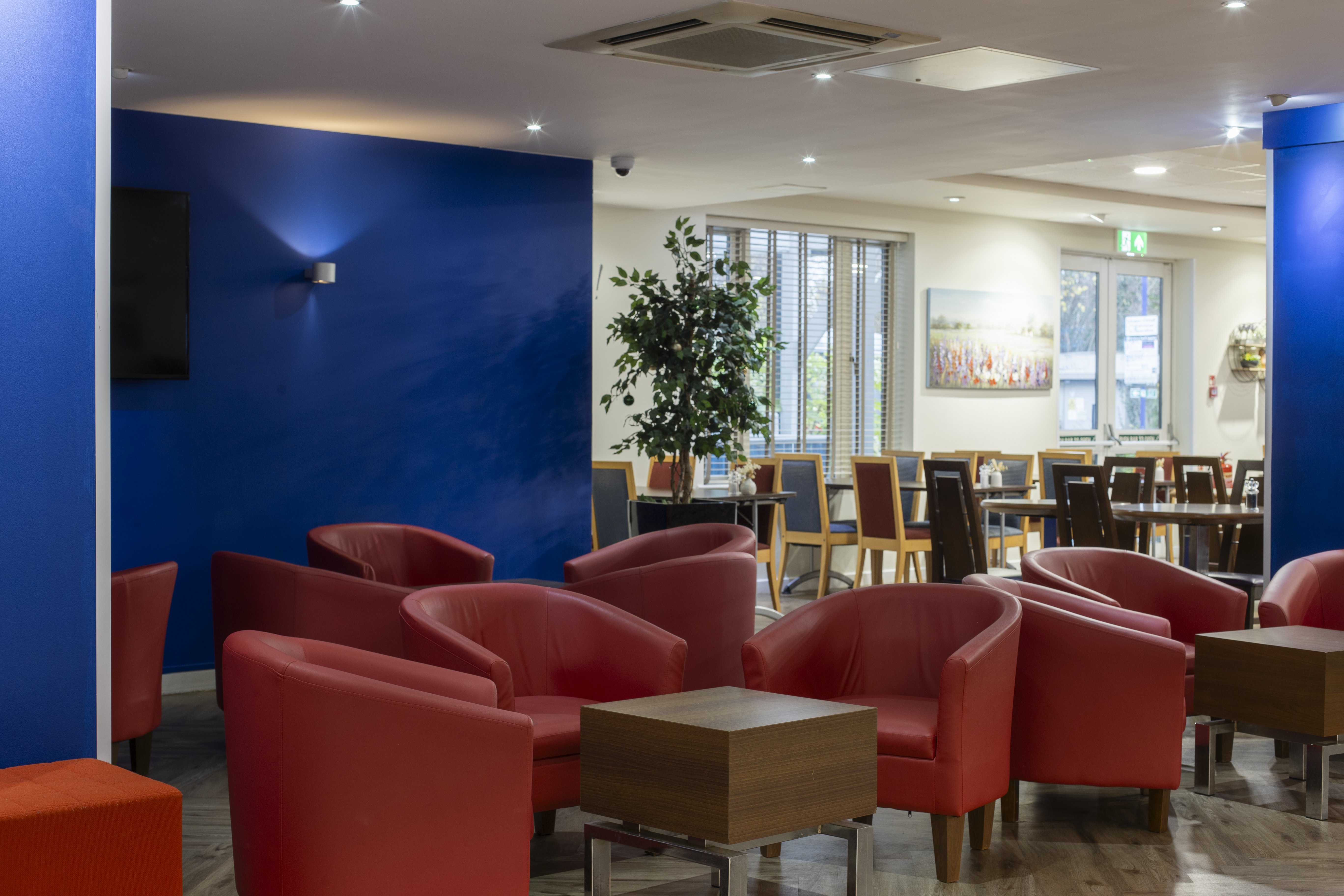 Holiday Inn Express Poole 24/50