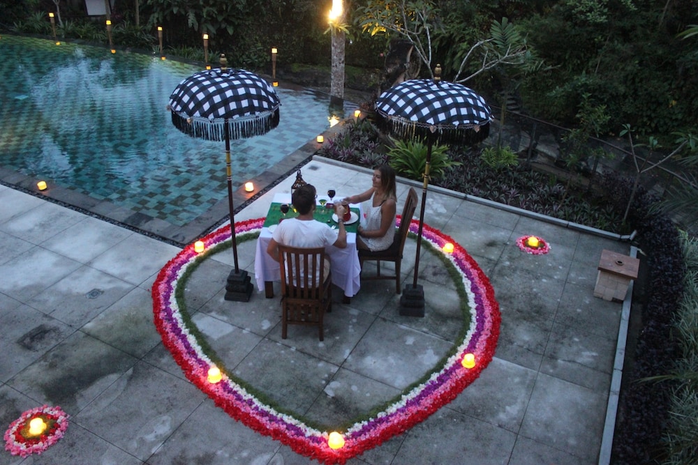 Labak River Hotel 65/71