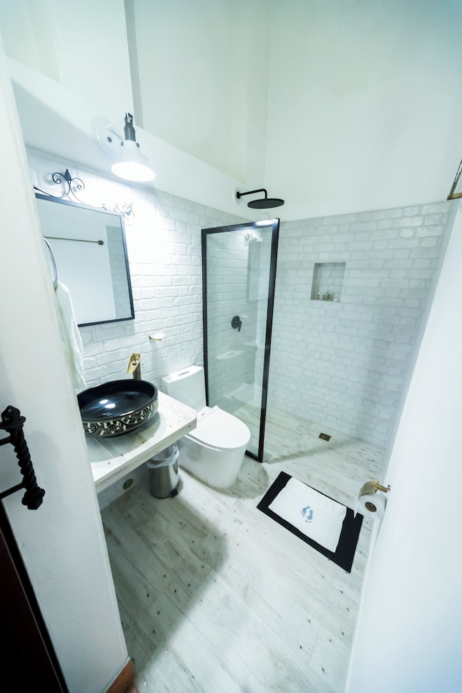 BOHEMIA HOTEL BOUTIQUE 48/50