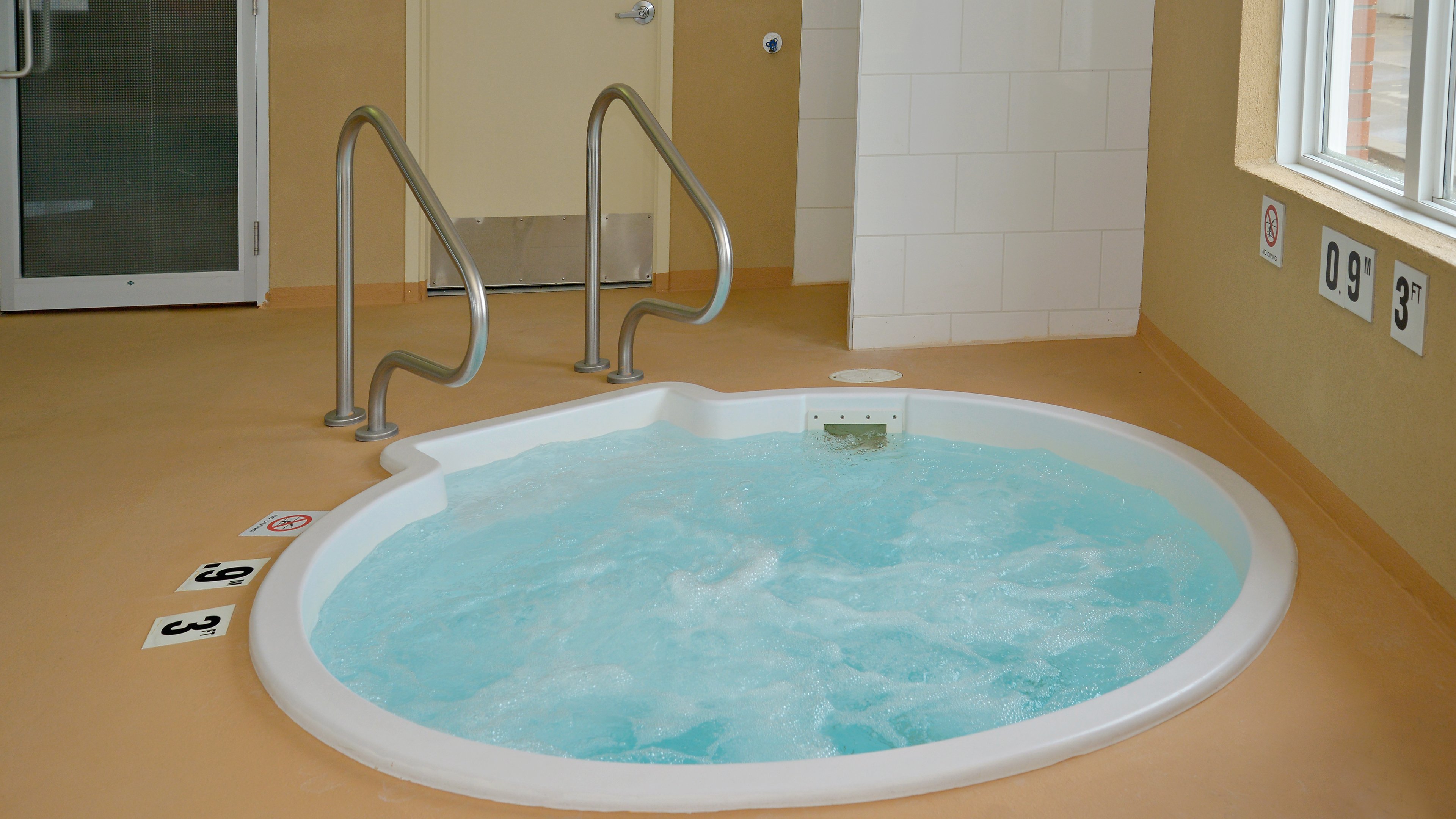 Holiday Inn Express Hotel Suites Edson 28/50