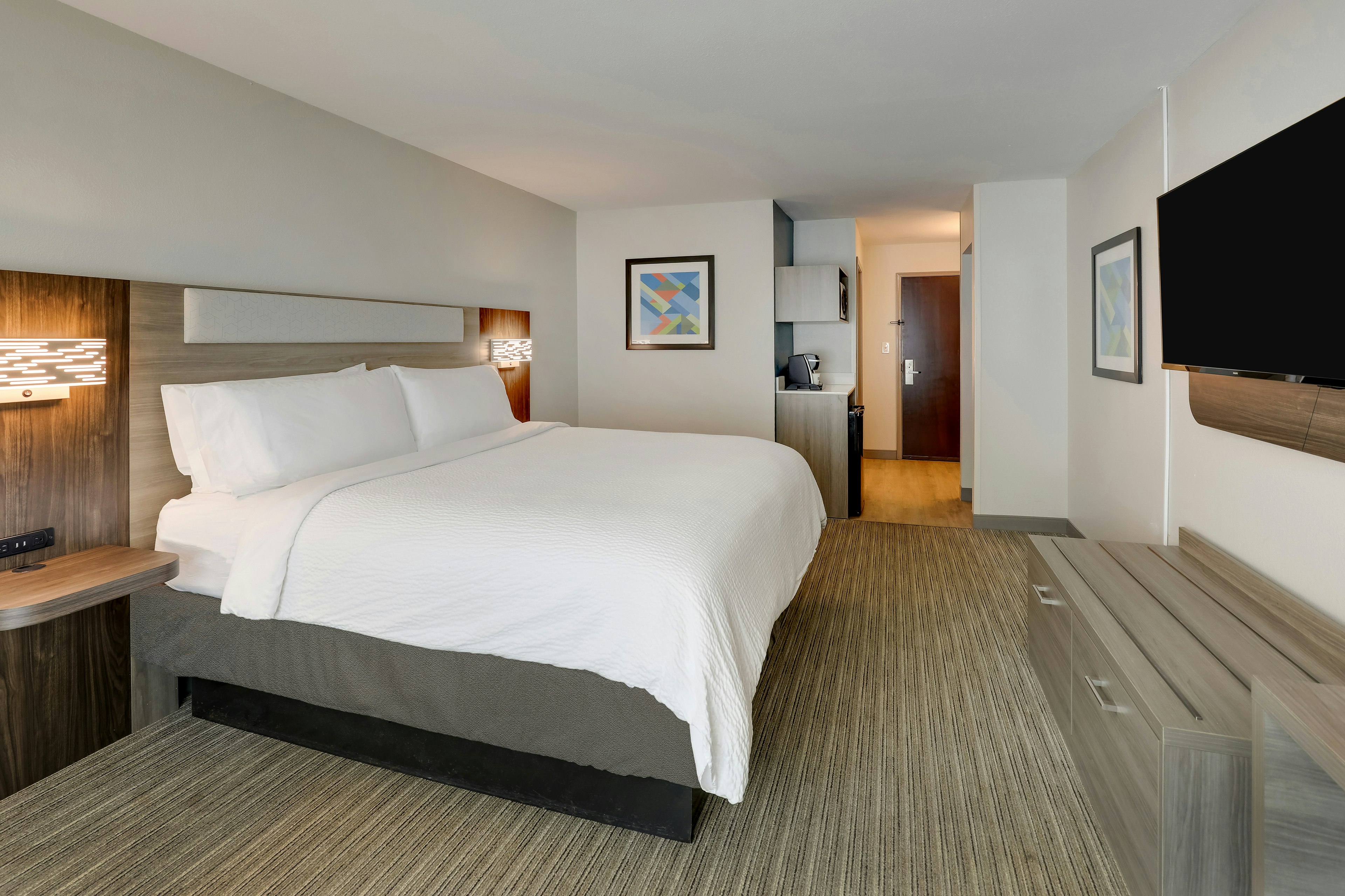 Holiday Inn Express Suites Hinesville East Fort Stewart 12/50