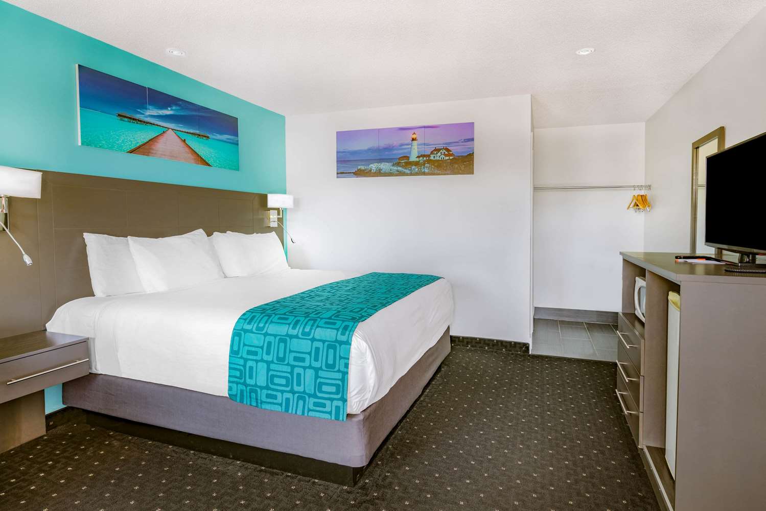 Howard Johnson by Wyndham Gananoque 10/30
