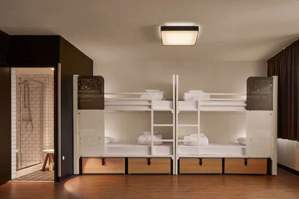 Generator Hostel Paris 17/74