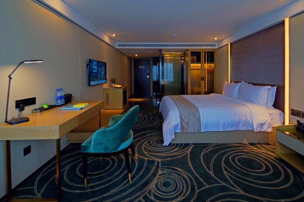 Superise Hotel 13/40