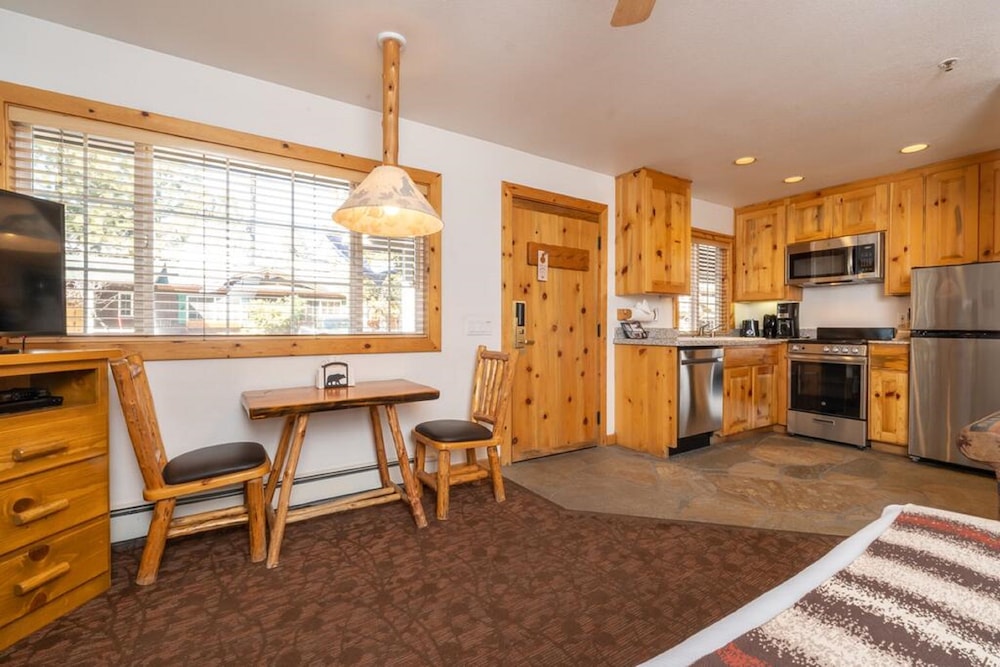 Red Wolf Lakeside Lodge 38/60