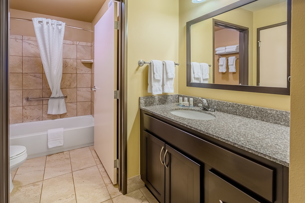 Landmark Suites 44/50
