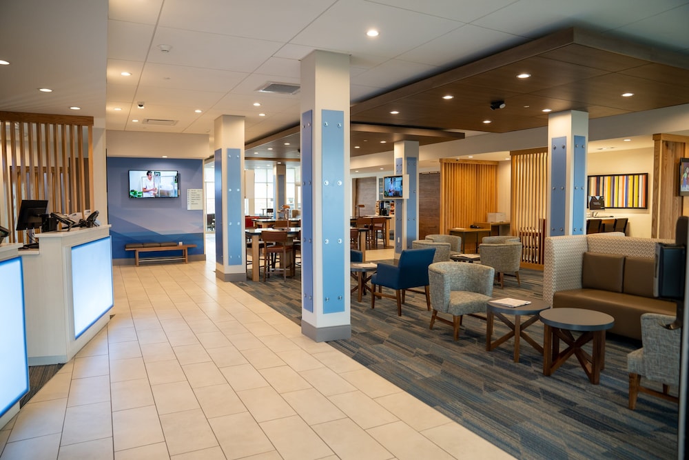 Holiday Inn Express and Suites Richburg 14/50