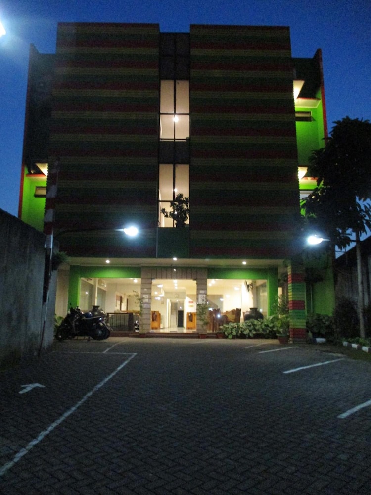Hotel Caravan 5/49