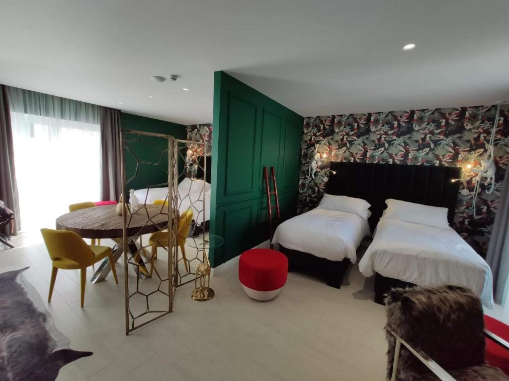 Family, Double or Twin Bed