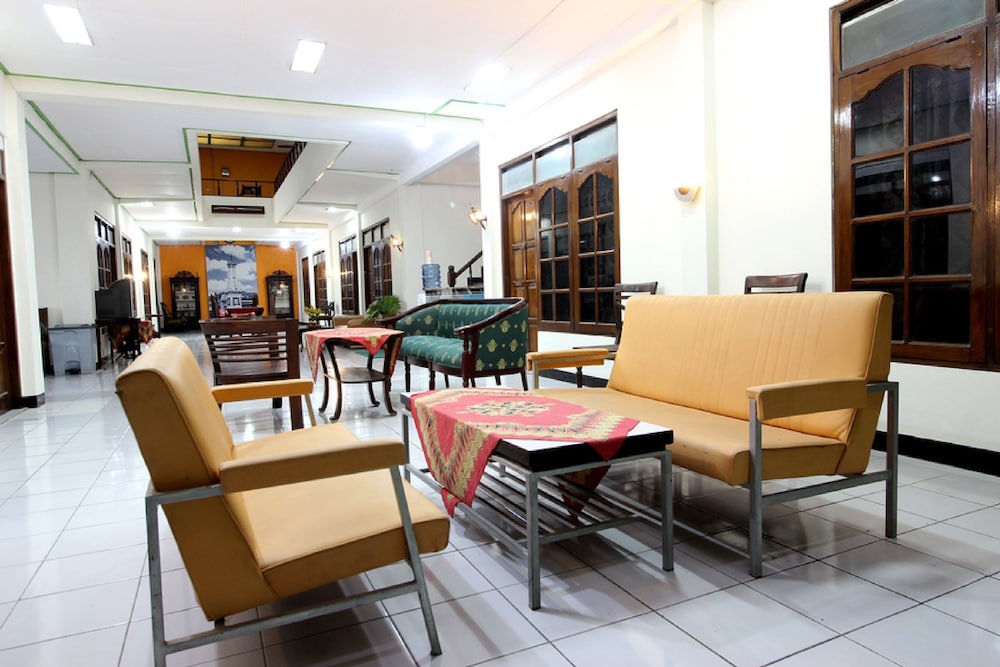 Reddoorz Plus Near Lempuyangan Station 3 15/25