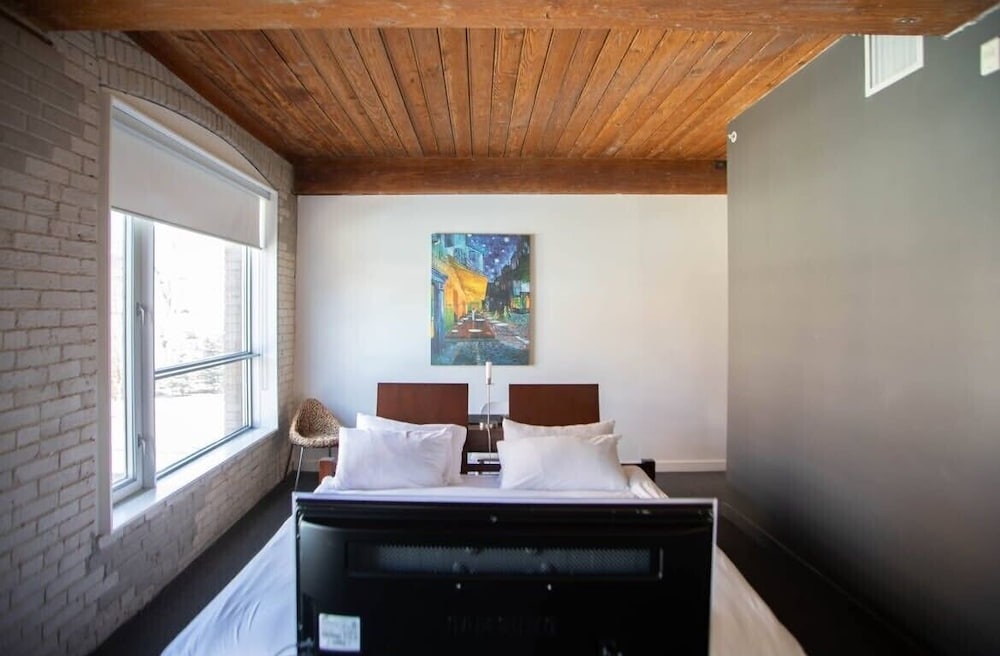 SUPERIOR, KING BED