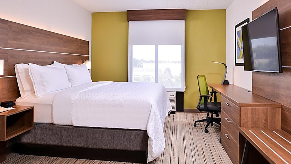 Holiday Inn Express Hotel Suites Mount Pleasant 18/61