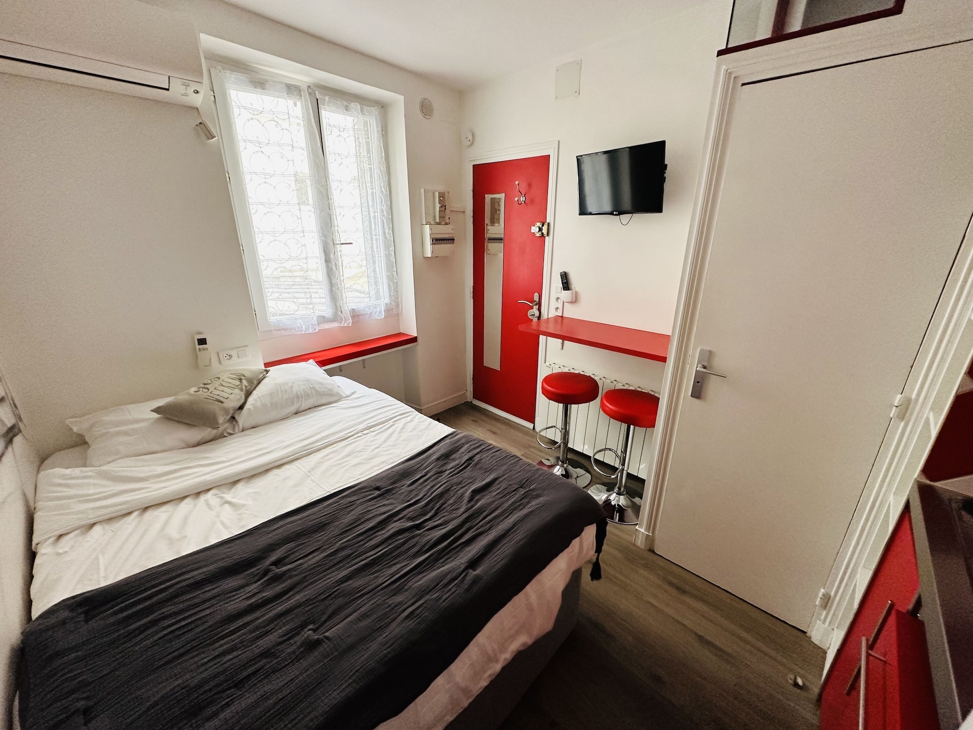 STUDIO, DOUBLE BED