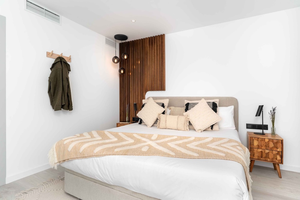 INTERIOR, 1 BEDROOM, APARTMENT