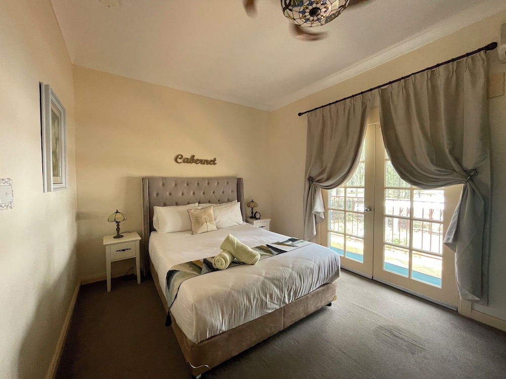 1 Bedroom, Cabin, Suite, Queen Bed, Balcony