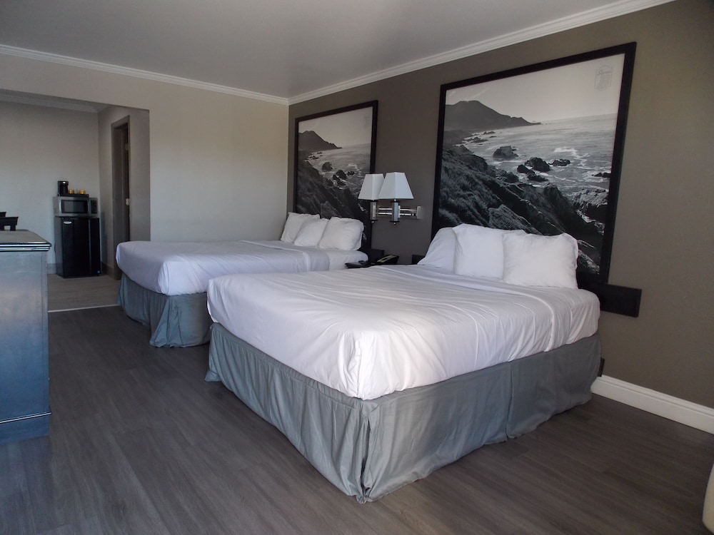 Super 8 by Wyndham Santa Cruz Beach 17/31