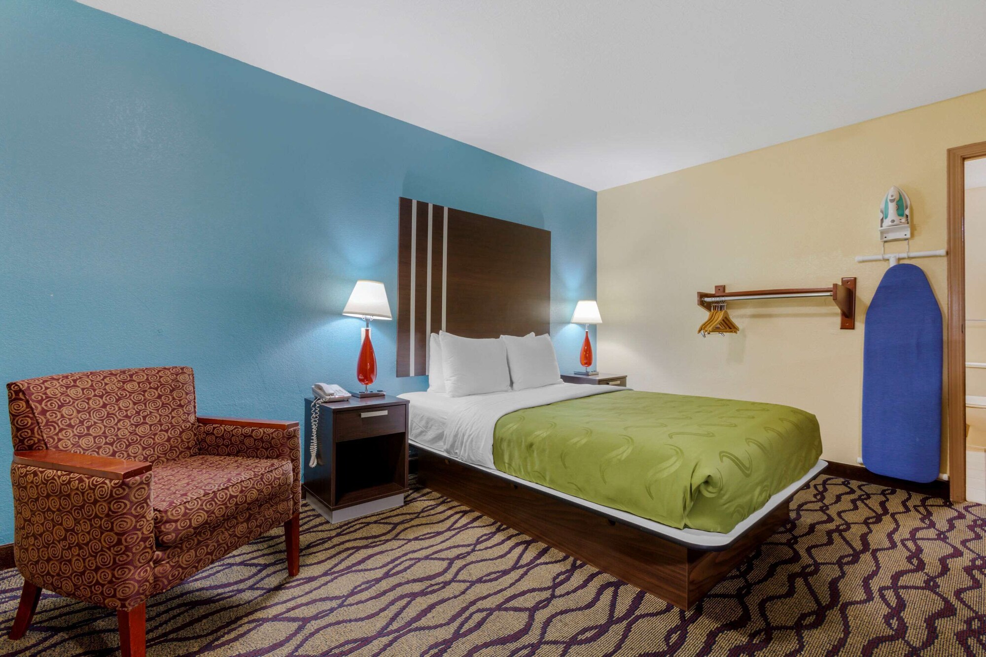 ROOM, QUEEN BED, ACCESSIBLE