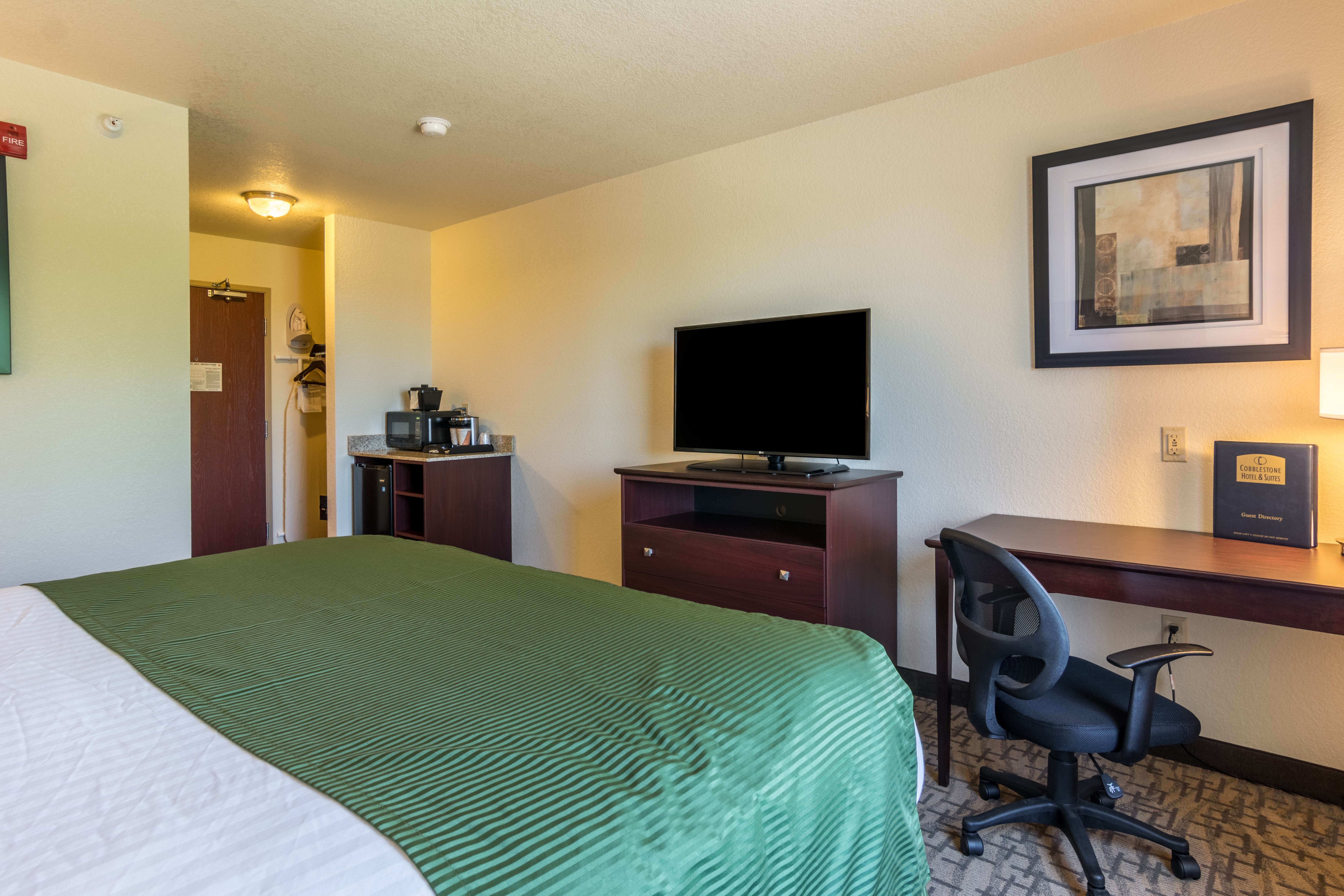 Cobblestone Hotel and Suites - Erie 46/50